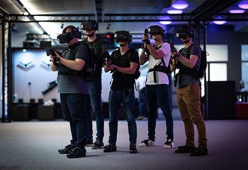 Freunde bei einem privaten Event bei VR City