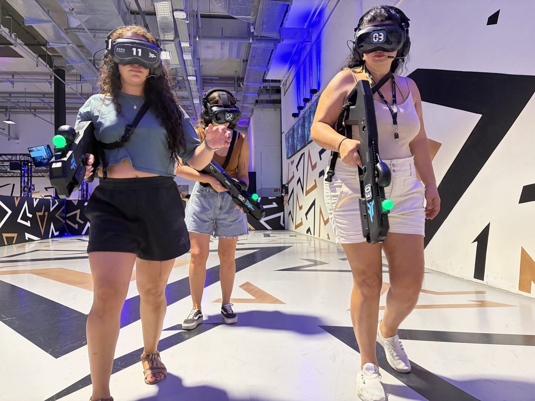 Freunde bei einem privaten Event bei VR City