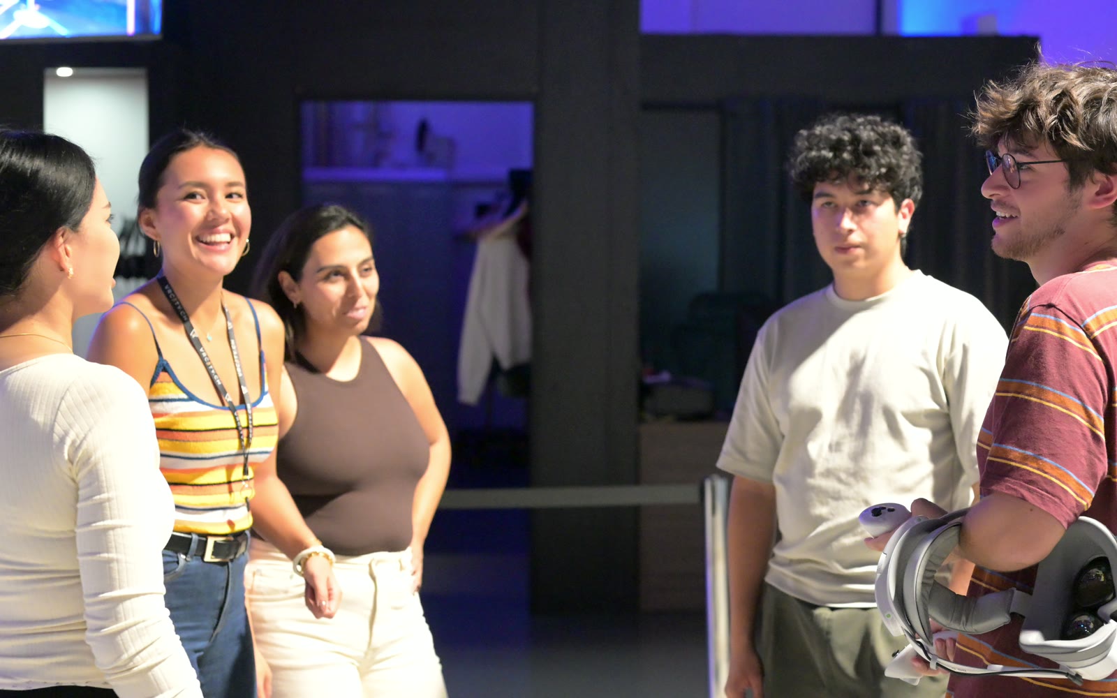Freunde bei einem privaten Event in der VR City Zürich